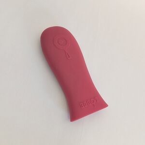 LODGE Silicone Hot Handle Holder for Cast Iron Skillets Up to 8 Inches